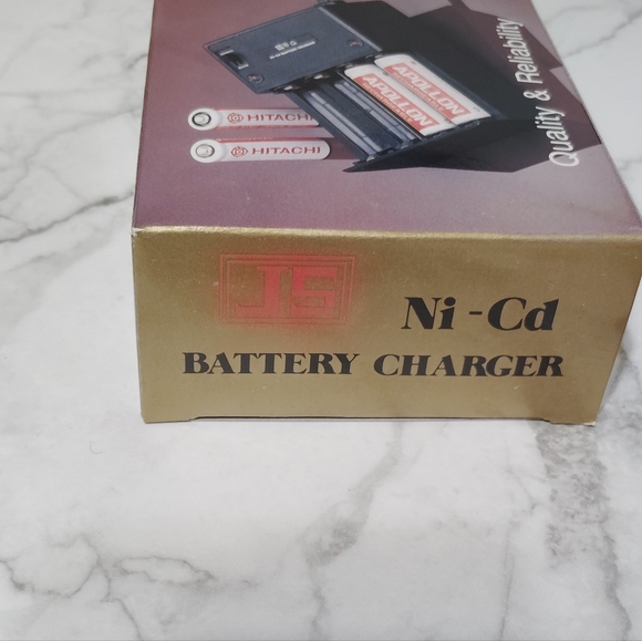 Hitachi Battery Charger - Picture 4 of 4